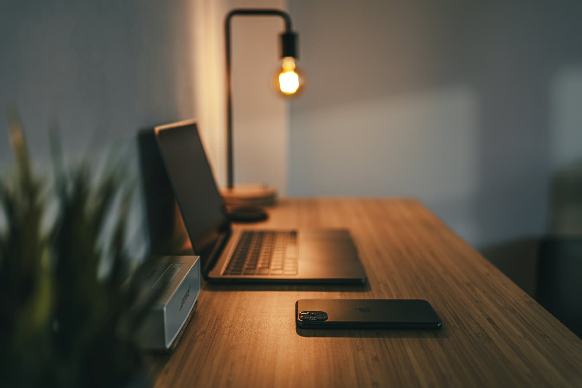 Minimalist Desk: One lamp, one desk, one task